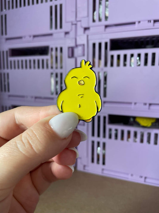 Baby Chick Enamel Pin - A heartwarming enamel pin featuring an adorable baby chick, perfect for bird lovers and fans of all things cute and cuddly.